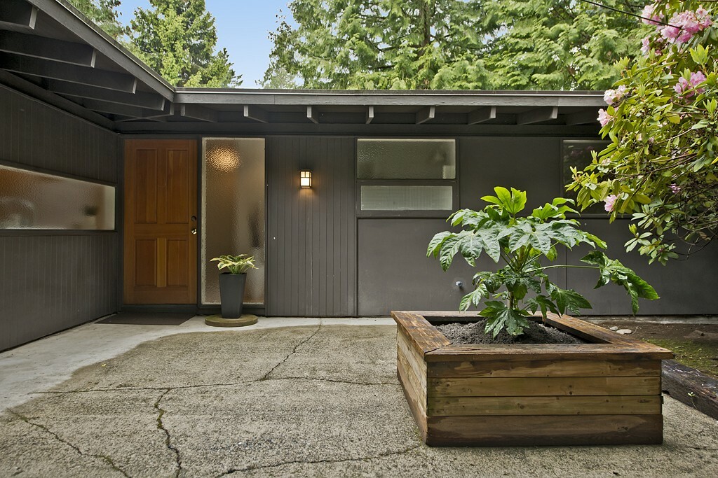 Property Photo:  10437 NE 113th Place  WA 98033 