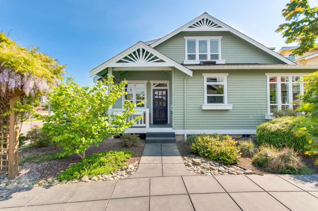 Property Photo: 1602 26th Cir WA 98221