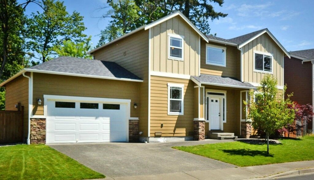 Property Photo:  250 Graham Ave NE  WA 98059 