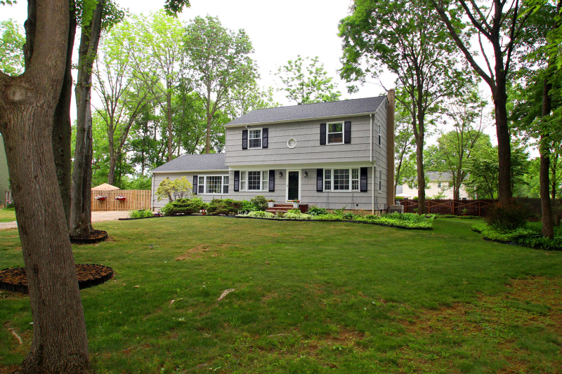 Property Photo: 7 Woodglen Dr NJ 08829
