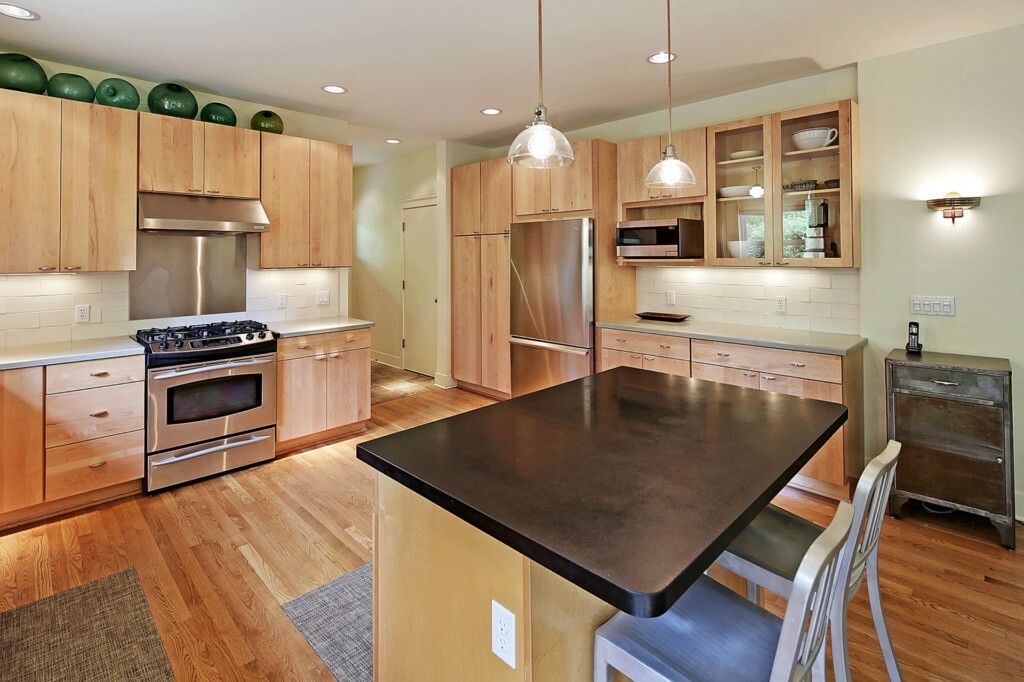 Property Photo: 4500 SW Hemlock Wy WA 98136