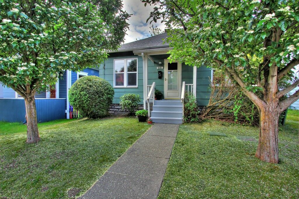 Property Photo: 819 NW 65th St WA 98117