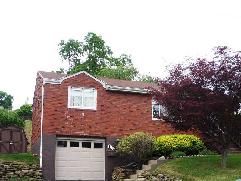 Property Photo:  819 Kerry Hill Drive  PA 15234 