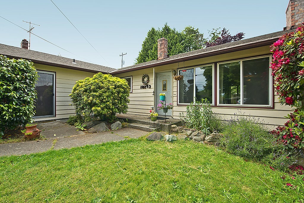 Property Photo:  10253 2nd Ave S  WA 98168 