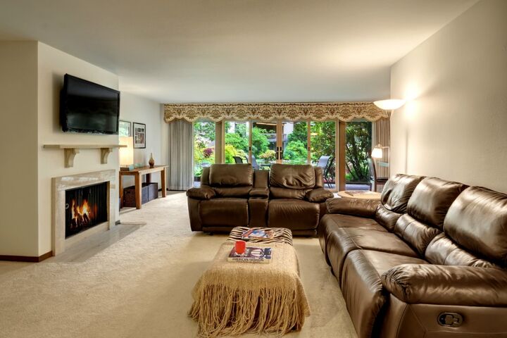 Property Photo: 1533 NE 143rd St H-1 WA 98125