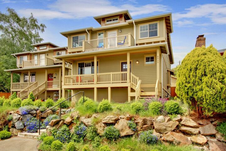 6511 37th Ave NE  Seattle WA 98115 photo