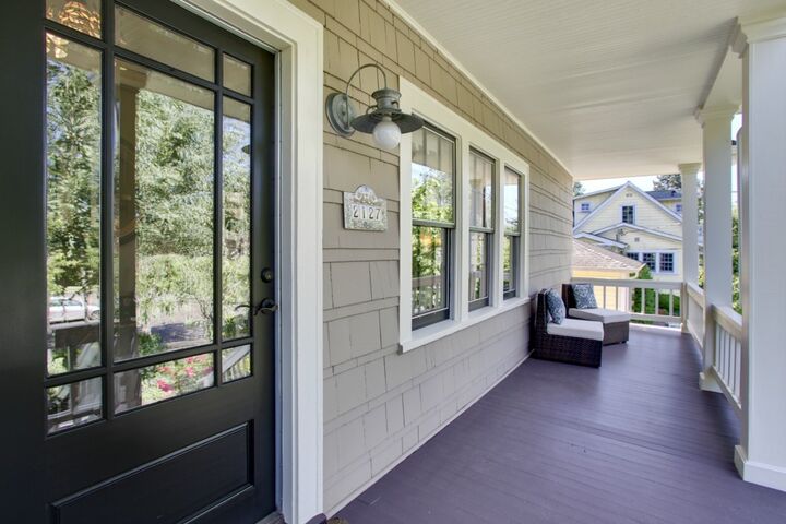 Property Photo:  2127 Boyer Ave E  WA 98112 