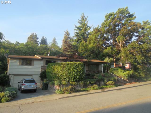 Property Photo:  2026 W Scenic Dr  OR 97058 