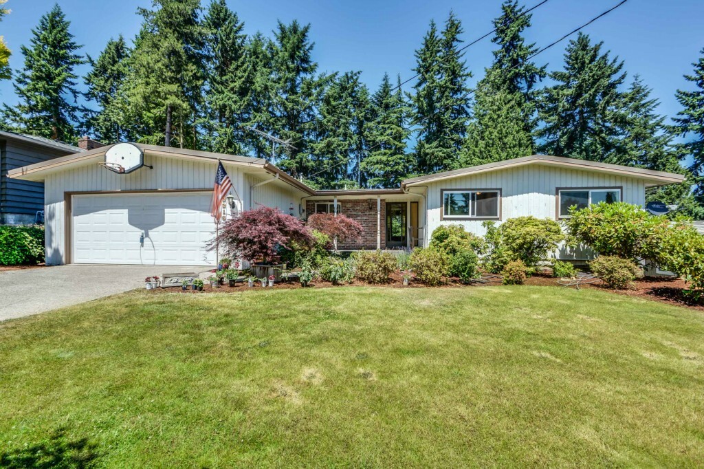 Property Photo:  12216 SE 42nd St  WA 98006 