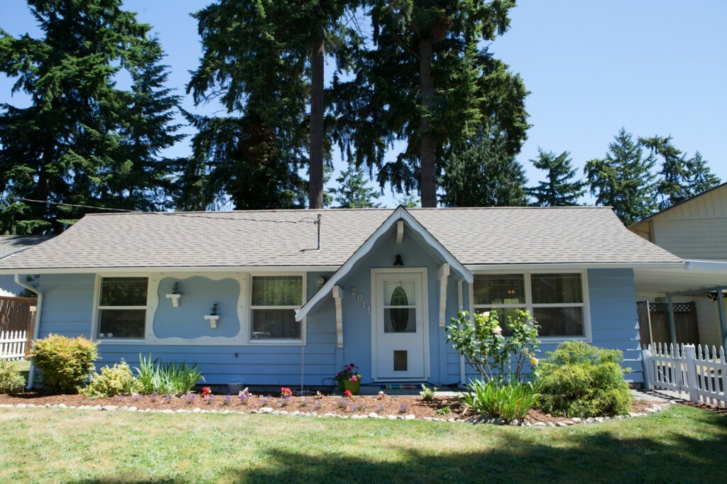 Property Photo:  2011 211th Place SW  WA 98036 