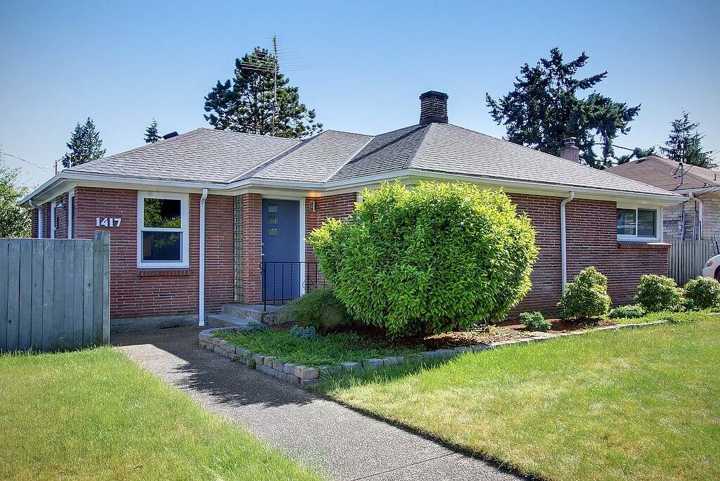 Property Photo:  1417 SW 151st St  WA 98166 