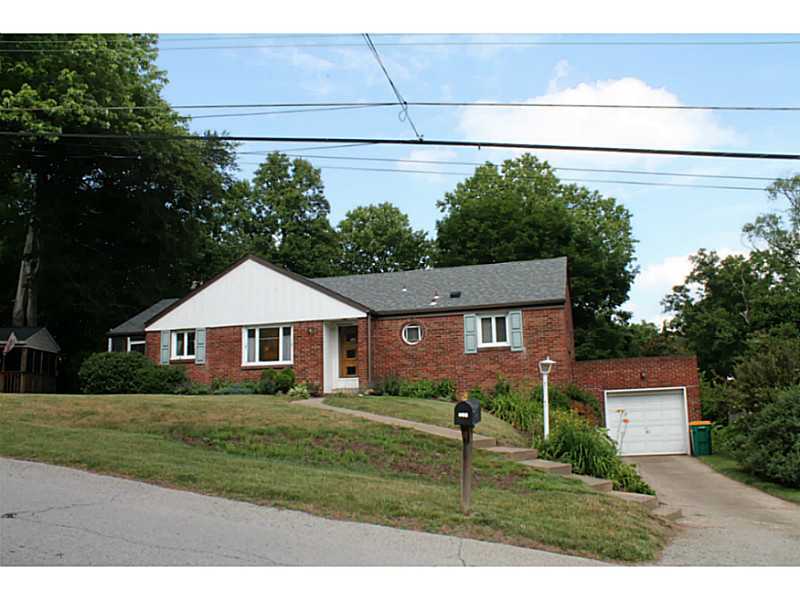 Property Photo:  326 Canterbury  PA 15238 