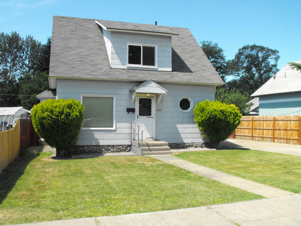 Property Photo:  306 S 8th Ave  WA 98902 