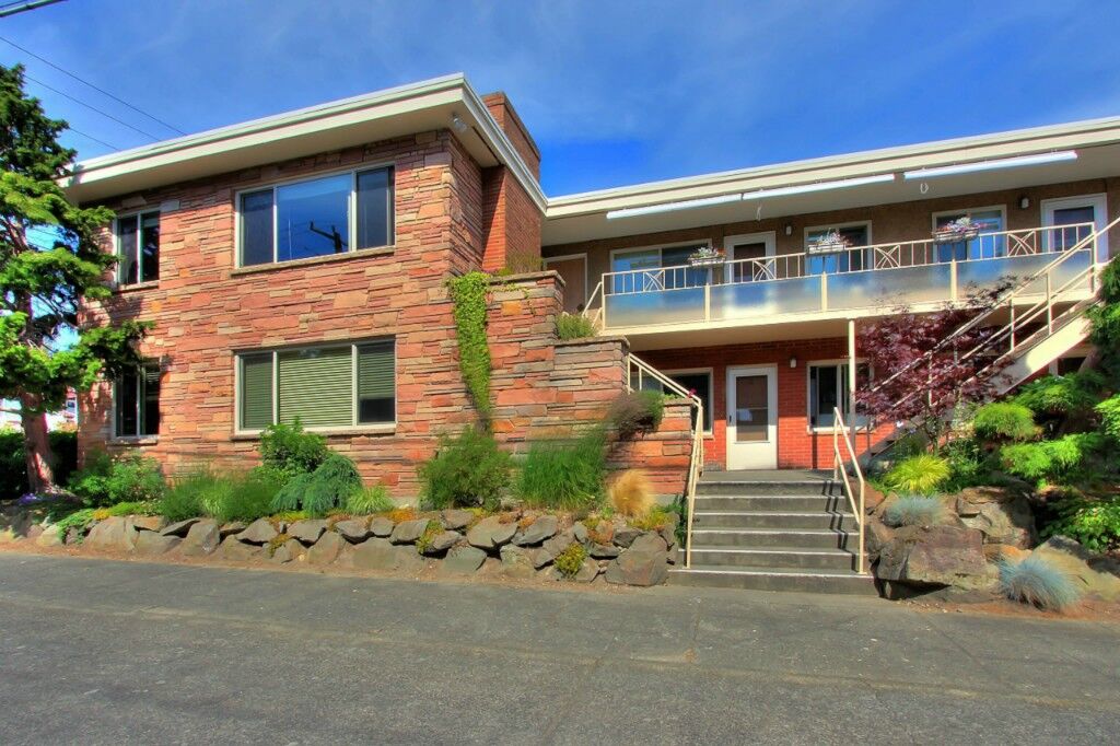 Property Photo: 7412 6th Ave NW 4 WA 98117