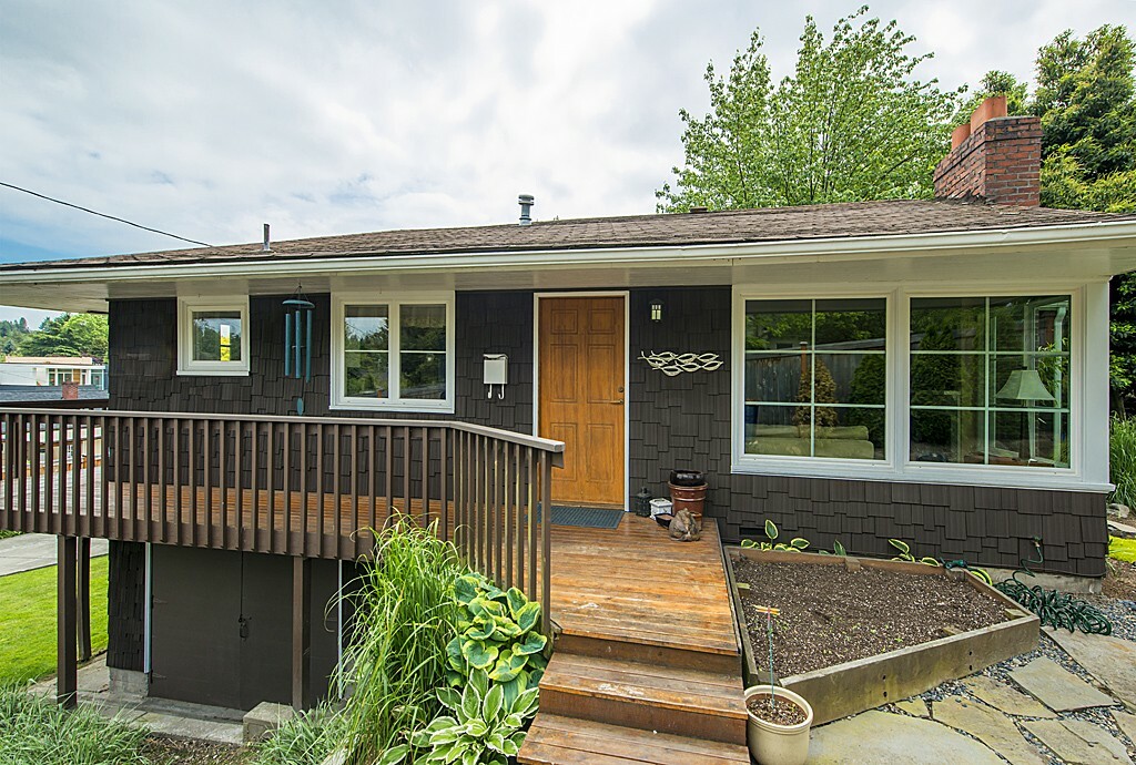 Property Photo:  2205 NE 75th St  WA 98115 