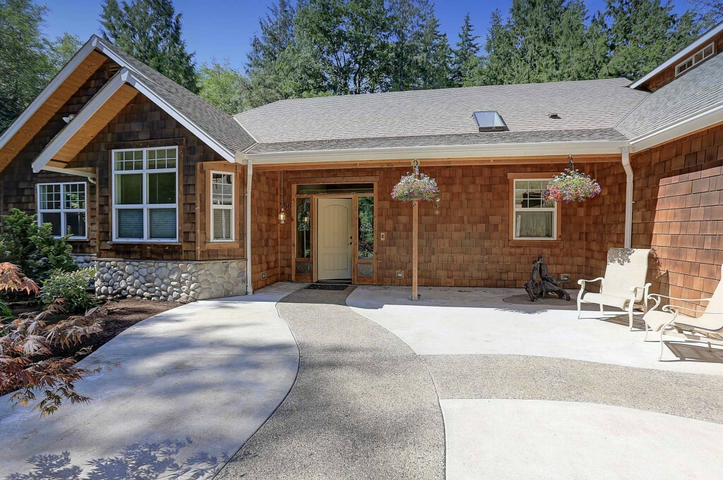 Property Photo:  756 Twin Pines Dr  WA 98282 