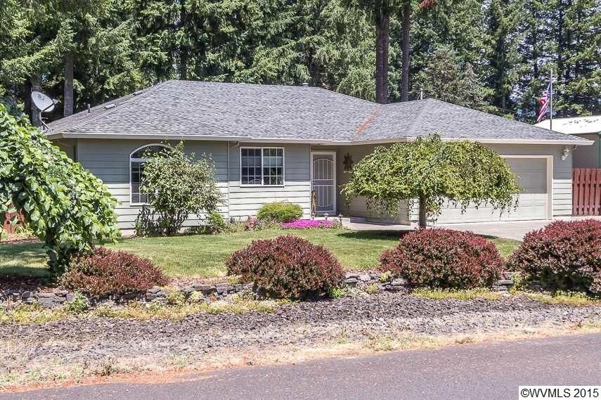 Property Photo:  207 Ironwood Ct  OR 97358 