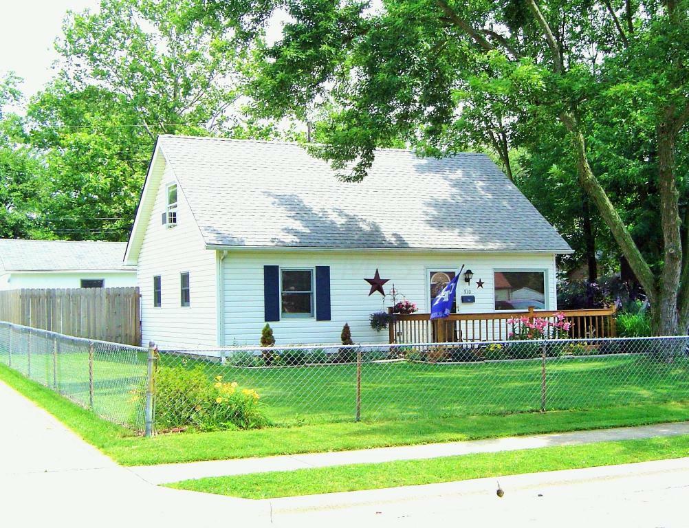 Property Photo:  910 Exeter Road  OH 43213 