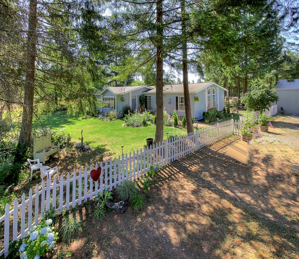 Property Photo: 16514 144th St Kpn WA 98329