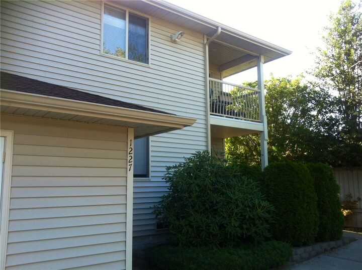 Property Photo:  1227 Broadway Ave  WA 98201 