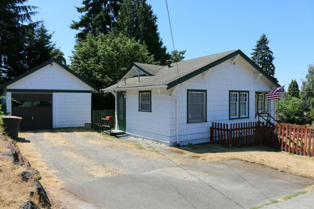 Property Photo:  2203 SW Trenton St  WA 98106 