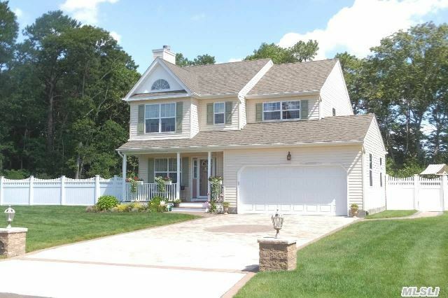 Property Photo:  7 Terryann Court  NY 11940 