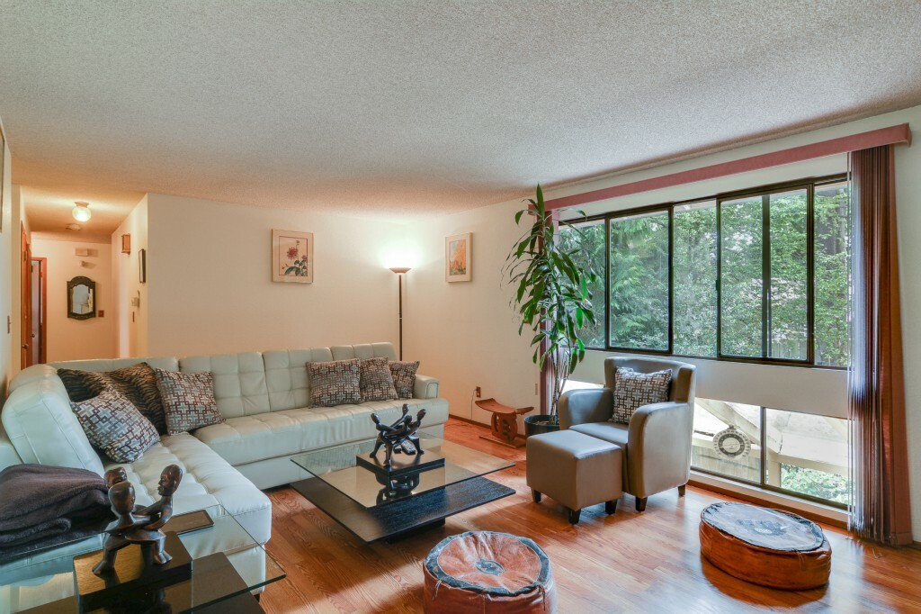 Property Photo:  719 N 184 St  WA 98133 