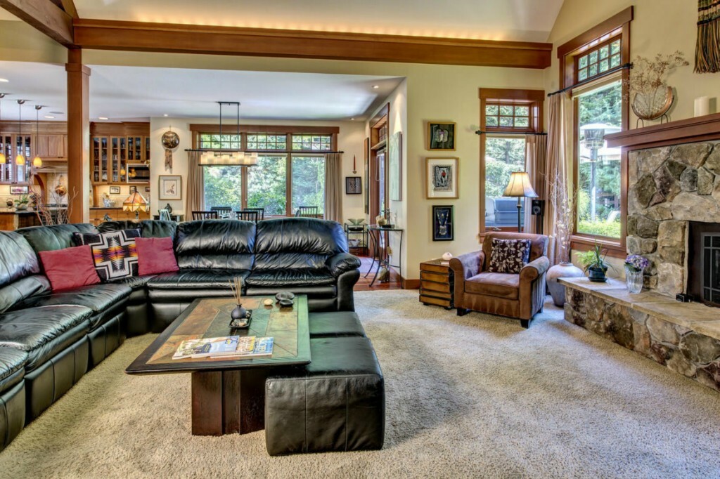 Property Photo:  11811 NE 73rd St  WA 98033 