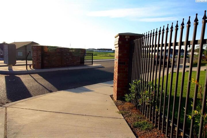 403 Sherilyn Ct  Grandview WA 98930 photo