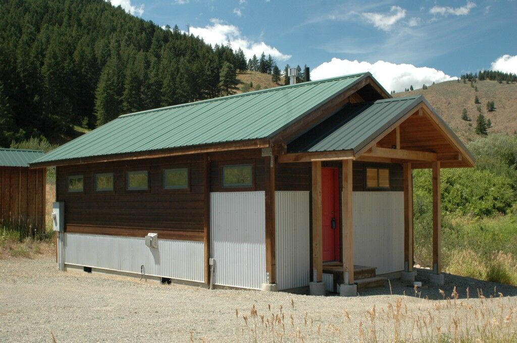 Property Photo:  430 Rendezvous Rd  WA 98862 