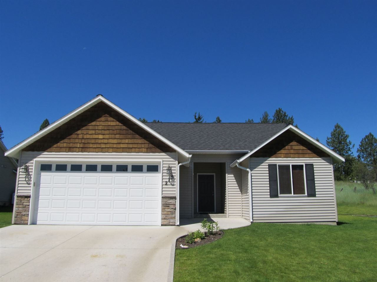 Property Photo:  215 N Silver Lake Ave  WA 99022 