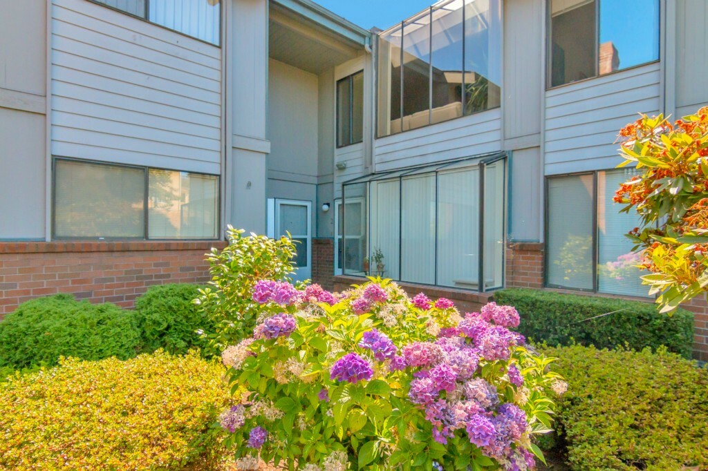 Property Photo:  3401 Oakes Ave 2  WA 98201 