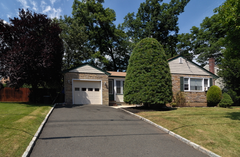 Property Photo:  256 Hickory Ave  NJ 07027 