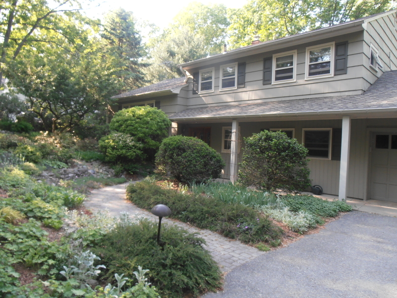 Property Photo:  1 E Crestview Ct  NJ 07950 