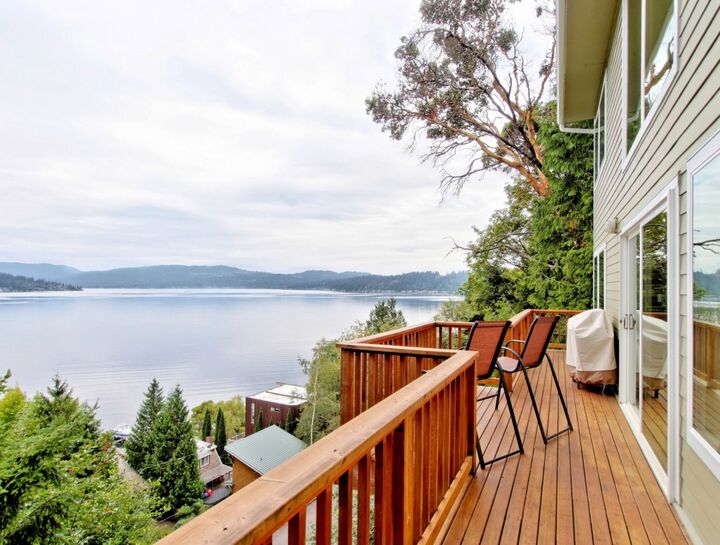Property Photo:  1074 W Lake Sammamish Parkway NE  WA 98008 