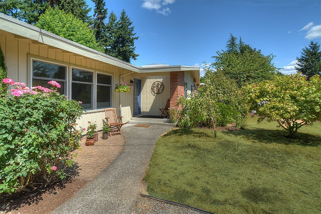 Property Photo:  15510 SE 25th St  WA 98007 