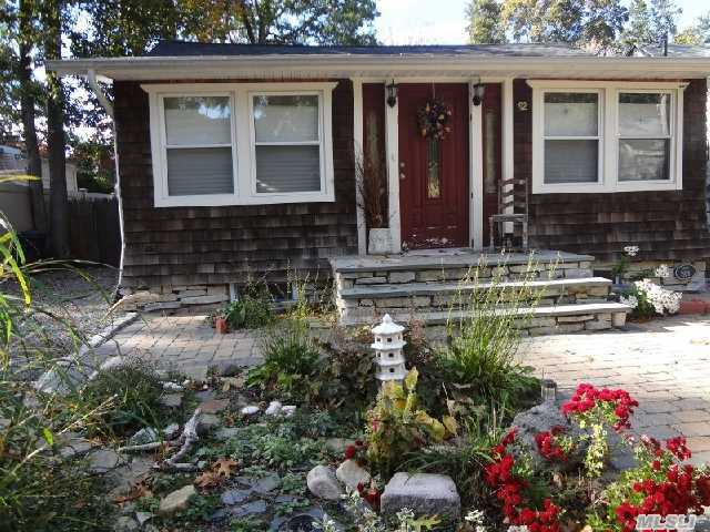 Property Photo:  92 Robin Rd  NY 11778 