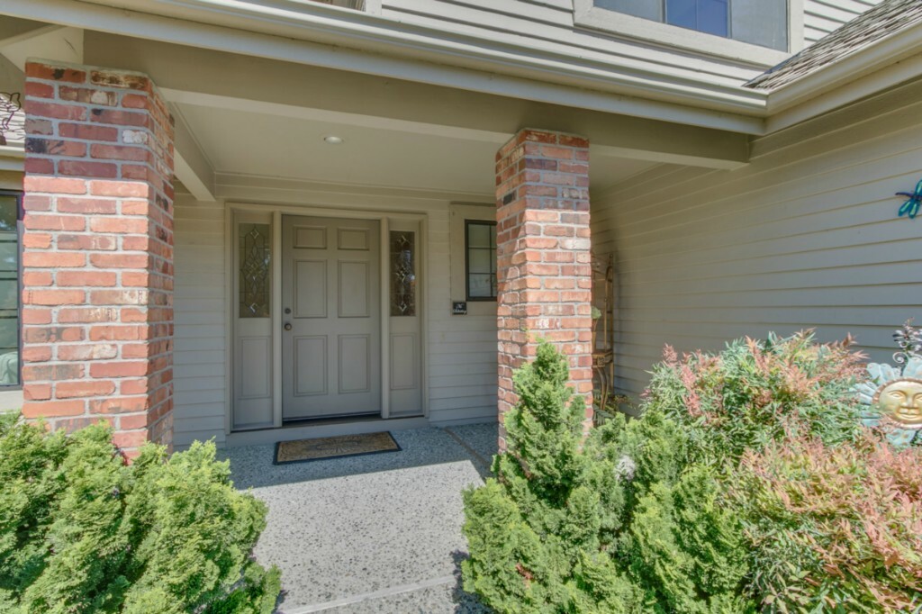 Property Photo: 17410 NE 140th Place WA 98052
