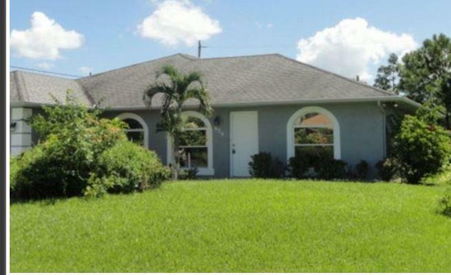 Property Photo:  639 SE Dean Terrace  FL 34984 