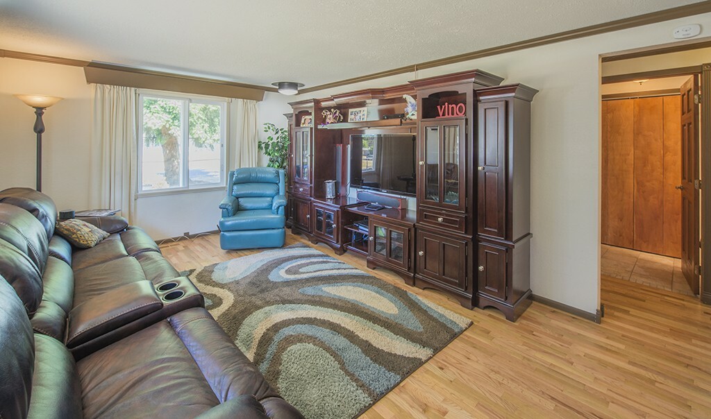 Property Photo: 604 S 198th St WA 98148