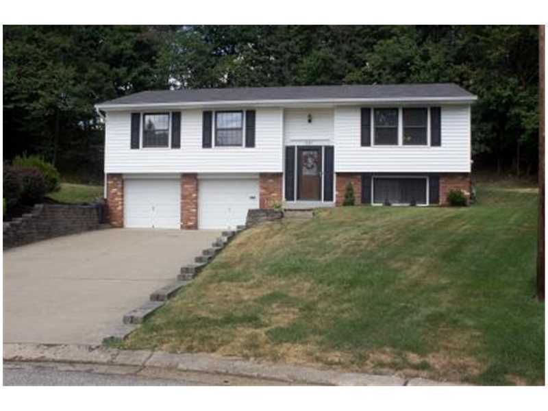 Property Photo:  1025 Battleford Drive  PA 15102 