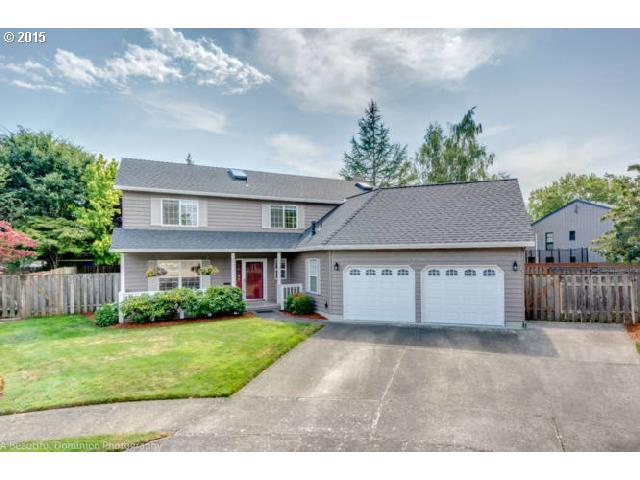 Property Photo:  600 NE Maryann Ct  OR 97124 