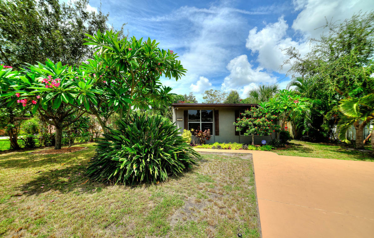 Property Photo:  5601 Nottingham Road  FL 33487 