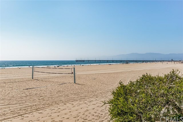 Property Photo:  3806 Ocean Front Walk  CA 90292 