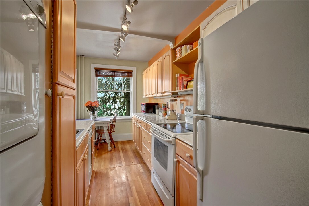 Property Photo:  321 Boylston Ave E 308  WA 98102 