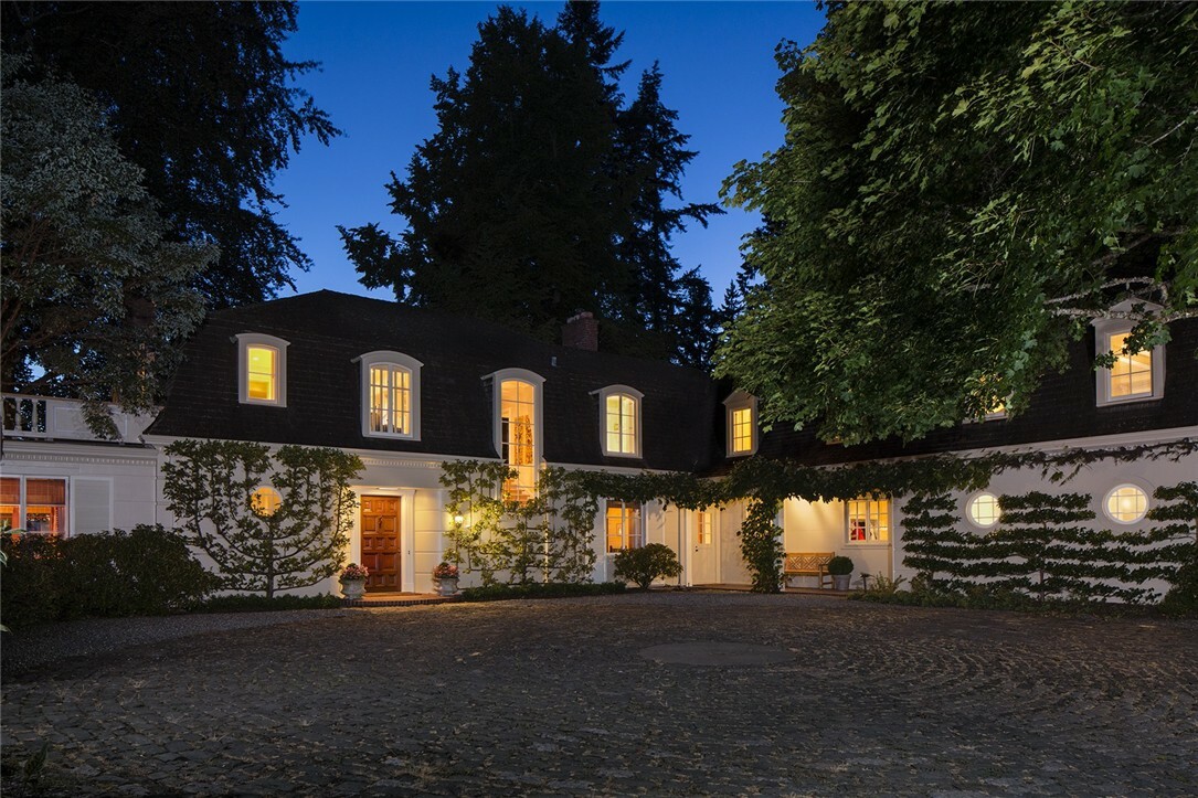 Property Photo:  158 NW Highland Dr  WA 98177 