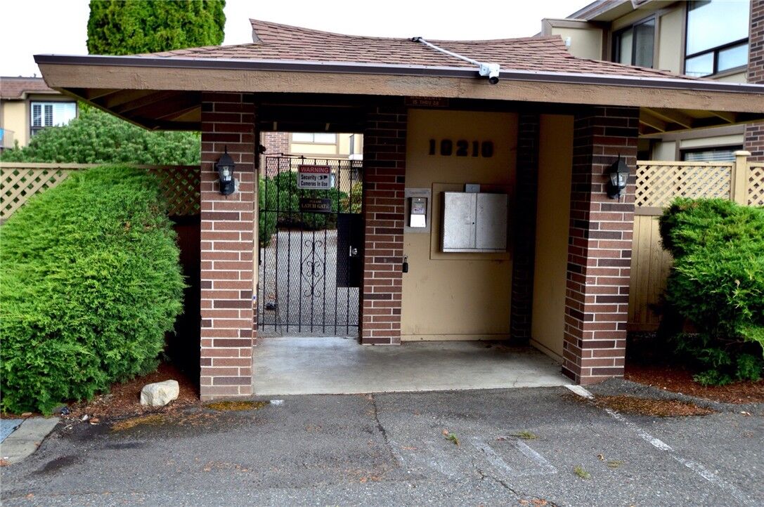 Property Photo:  10215 SE 239th St 22  WA 98031 