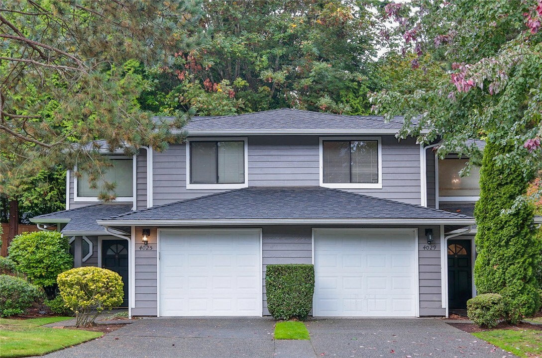 Property Photo:  15900 NE 40th Wy 26B  WA 98052 