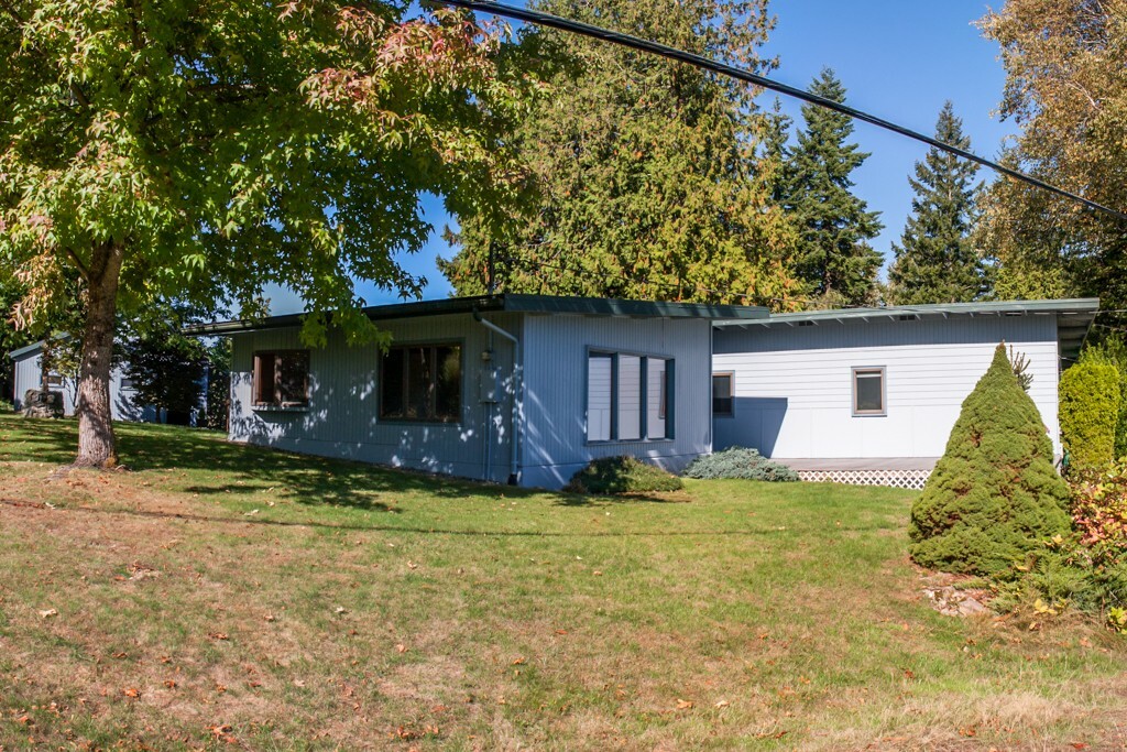 Property Photo: 1901 Lakeside Ave WA 98229