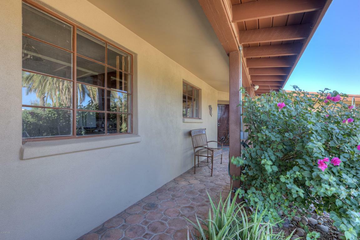 Property Photo: 4626 E Clinton Street AZ 85028